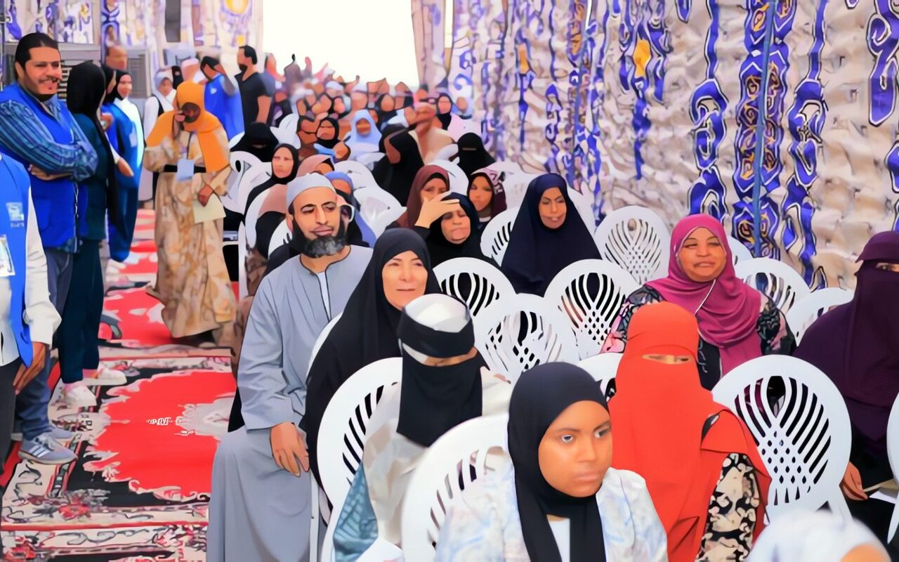 الكشف على 950 حالة من أهالي إدفو وتحويل 118 حالة لإجراء العمليات والفحوصات