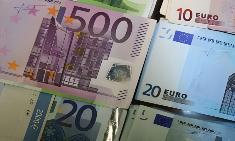 بلومبرغ: الاتحاد الأوروبي يرفض طلب كييف تسريع قرض الـ90 مليار دولار