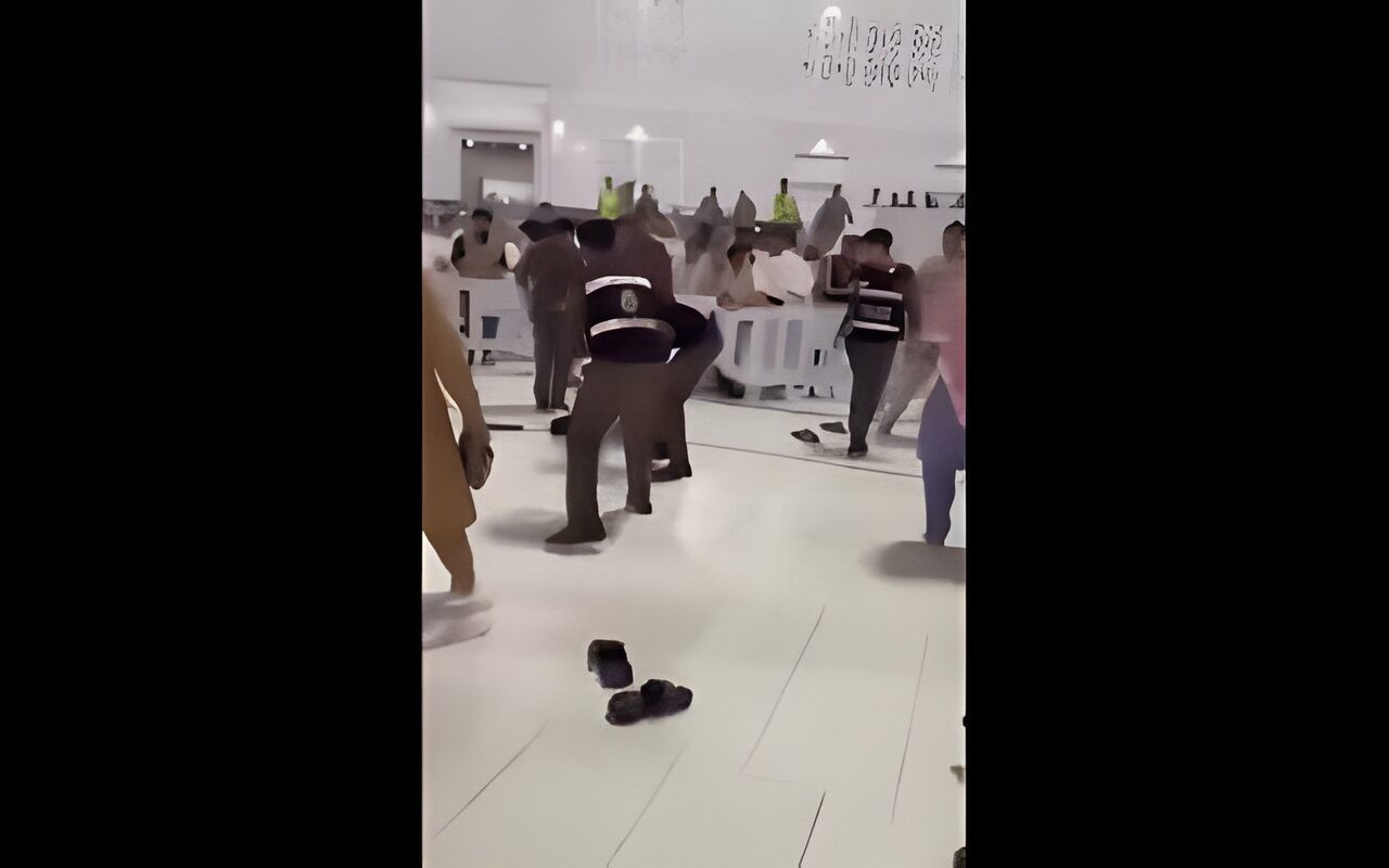 حقيقة فيديو “الانتحاري” المزعوم في الحرم المكي ومحاولات ممنهجة لبث الذعر