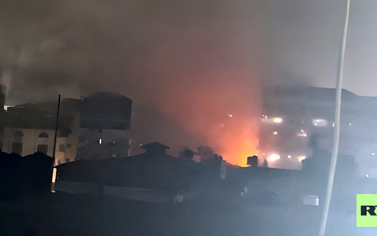 مراسلنا: 5 قتلى على الأقل بقصف إسرائيلي استهدف مبنى سكنيا غرب غزة