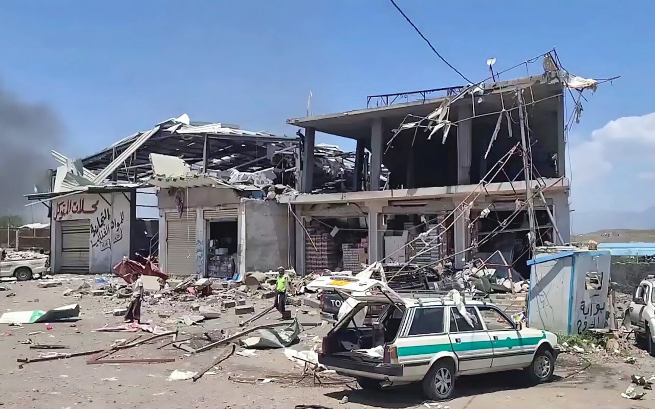 القوات الحكومية اليمنية تعلن ضرب 71 هدفا حوثيا في تعز