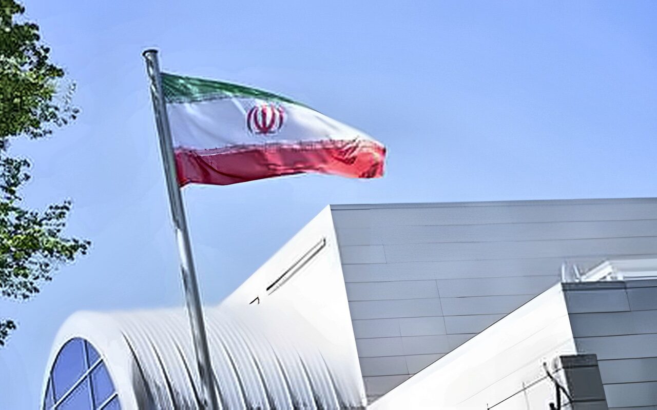 إيران تهنئ العراق بخروج القوات الأجنبية وتدعو لمحاسبة أمريكا على “جرائم الاحتلال”