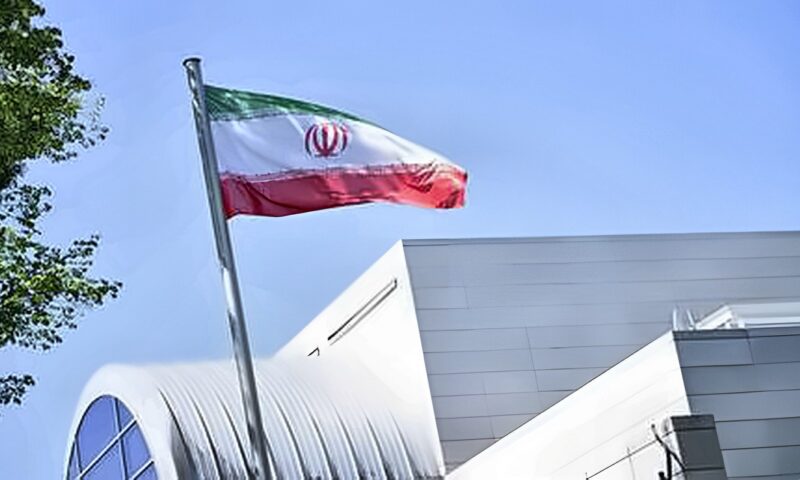 إيران تهنئ العراق بخروج القوات الأجنبية وتدعو لمحاسبة أمريكا على “جرائم الاحتلال”