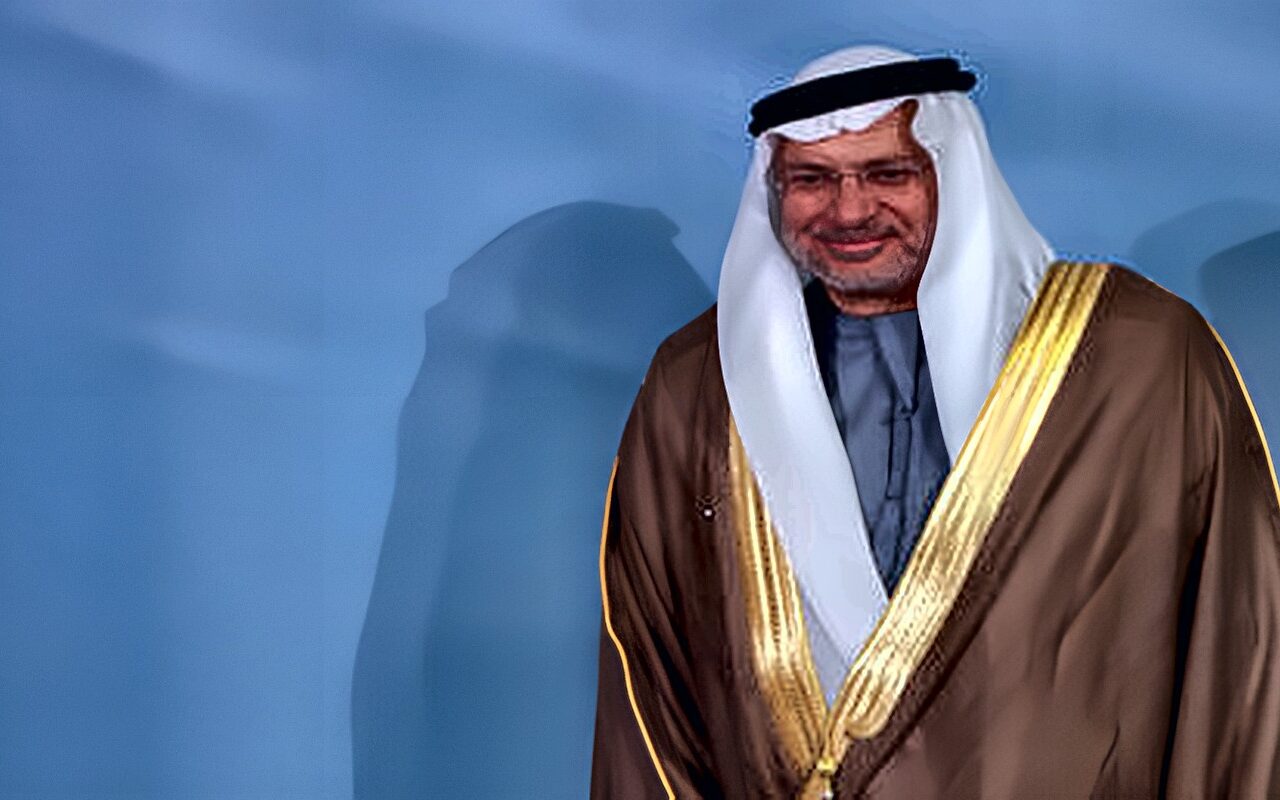 قرقاش: الإمارات متمسكة بالحل السلمي لقضية الجزر الثلاث
