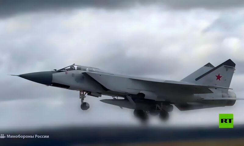 تدريب أطقم طائرات الـ”MiG-31″ خلال المناورات الاستراتيجية “تسينتر-2026”