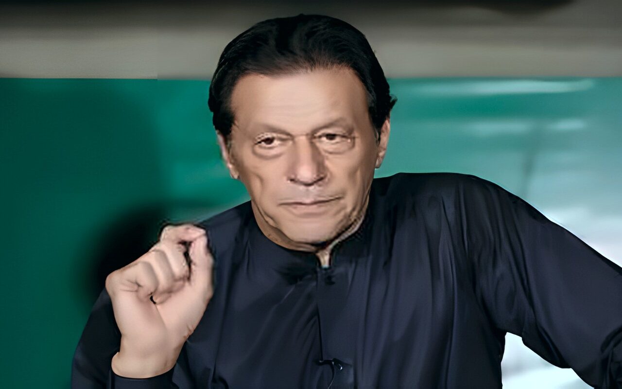 أنصار عمران خان يبدأون مسيرة نحو إسلام آباد للمطالبة بالإفراج عنه