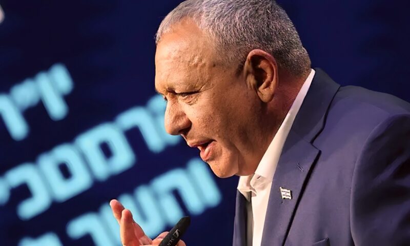 إسرائيل.. آيزنكوت يطالب بإقالة وزيرة المواصلات وتحقيق مستقل بسبب رحلة “فلاي دبي”