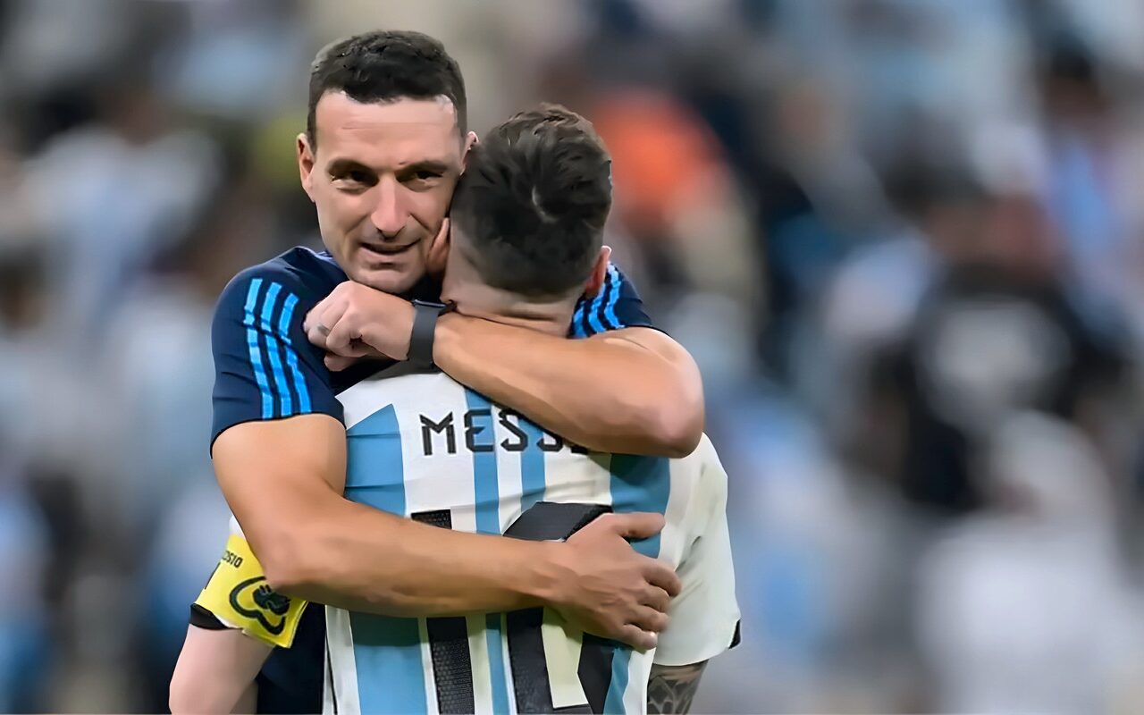 “5 ملاعب لن تكفي لجماهيره”.. سكالوني يعلق على وداعية ميسي (فيديو)