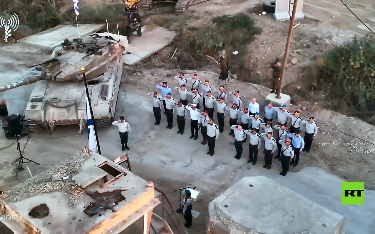 قادة الجيش الإسرائيلي يحيون ذكرى هجوم 7 أكتوبر في قاعدة “زيكيم”