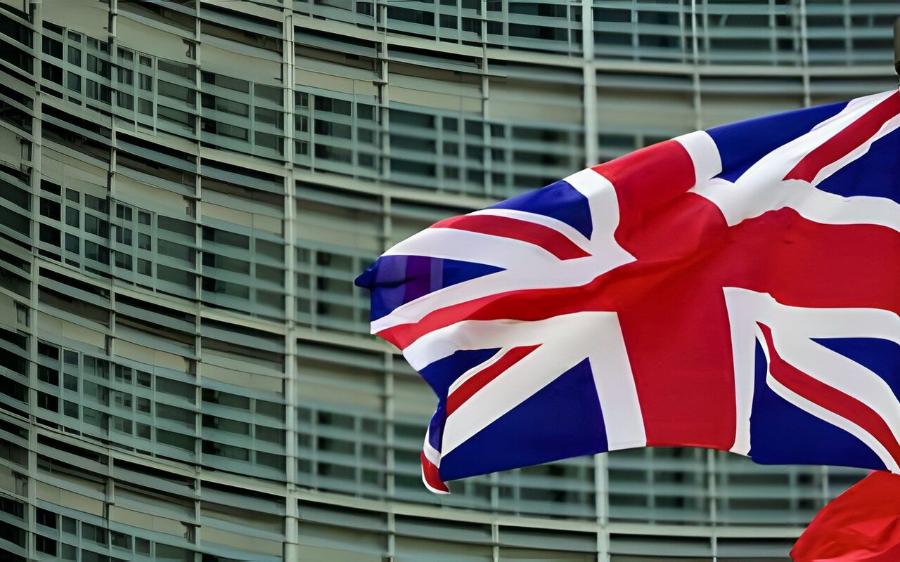الحكومة البريطانية تعلق على سحب المقاتلات الاستراتيجية الأمريكية بشكل عاجل من  قاعدة “فيرفورد”