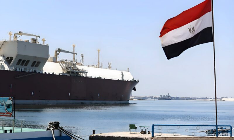 تقرير دولي يرصد تحولا لافتا في مصر.. وقناة السويس في قلب المشهد