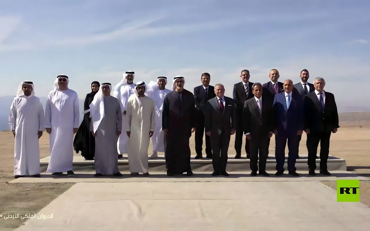 ملك الأردن وولي عهد أبوظبي يحضران مراسم وضع حجر الأساس لمشروع سكة حديد العقبة – الشيدية – معان