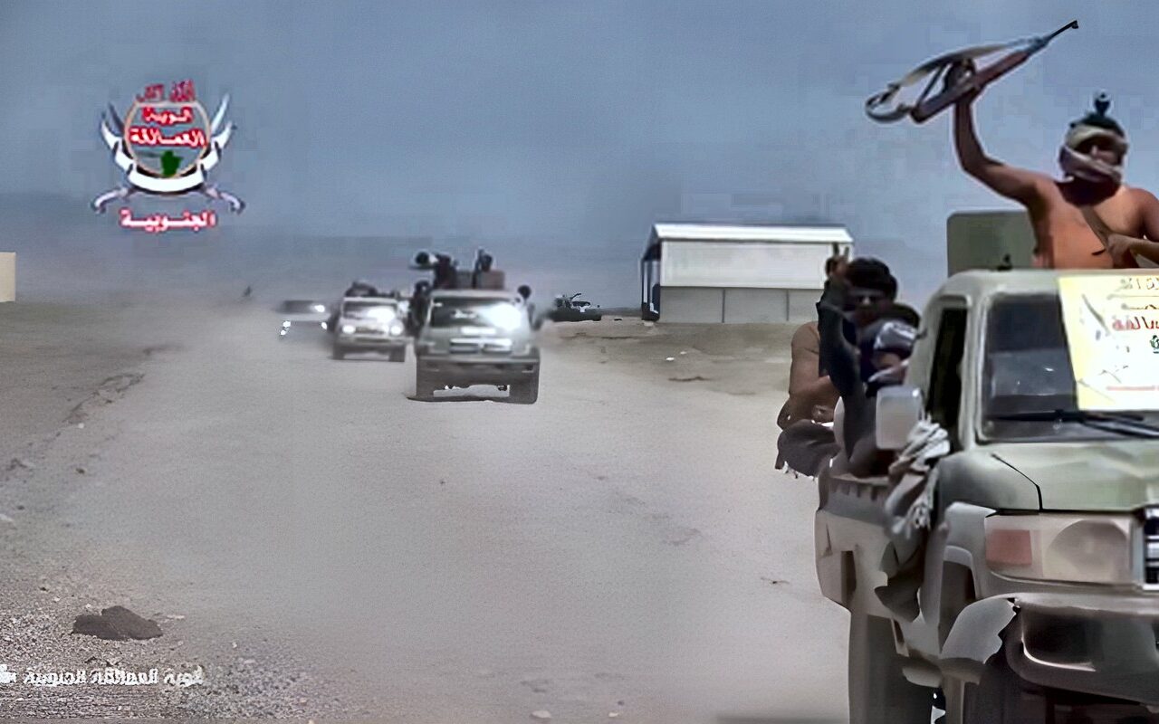 ألوية العمالقة الجنوبية التابعة للحكومة اليمنية تنشر لقطات لعملية “فجر اليمن” ضد الحوثيين