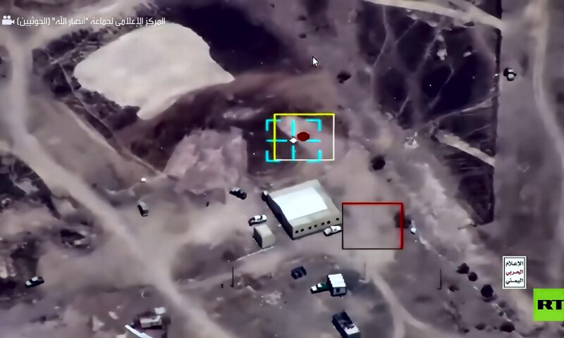 الحوثيون ينشرون مشاهد لاستهداف “تحشيدات عسكرية” في رأس العارة بـ”صواريخ باليستية”