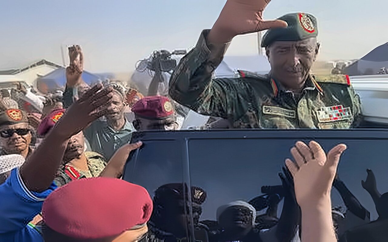 البرهان يحدد من يملك قرار الحرب والسلام والتفاوض في السودان