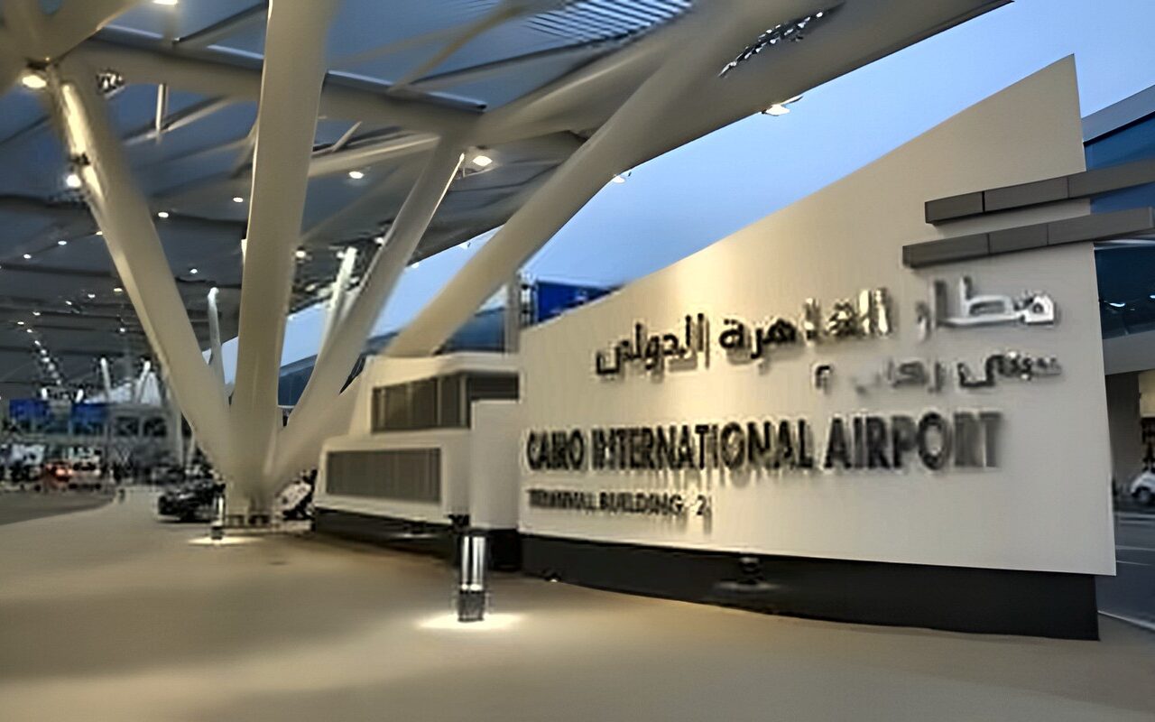 مصر.. التحقيق مع مساعد طيار سوداني ضبط بحوزته مخدر “الآيس” بمطار القاهرة