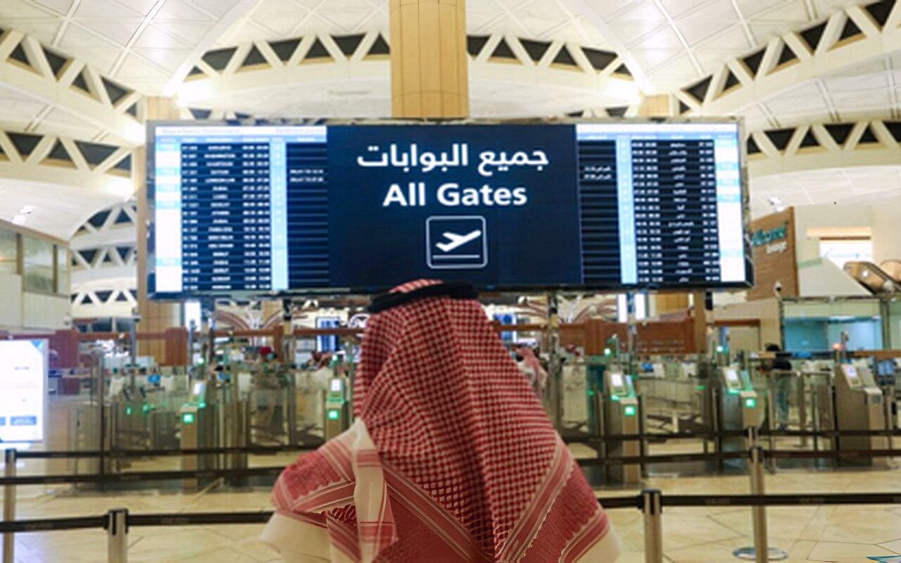 الحوثيون يعلنون شن هجمات على مطارات بالسعودية والتحالف يعلن اعتراض صاروخين فوق الرياض وخميس مشيط