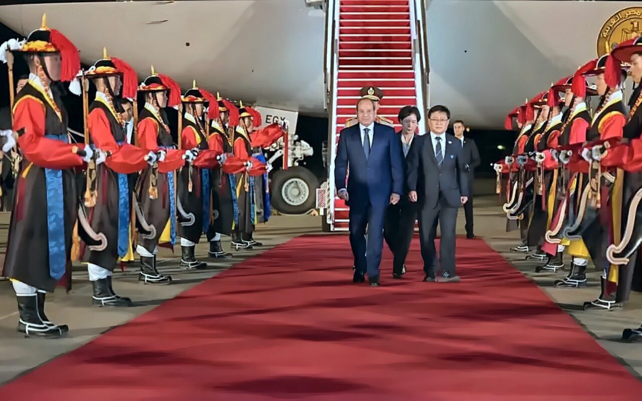 بعد 10 سنوات.. رئيس كوريا يوجه رسالة للسيسي قبيل وصوله إلى سيئول