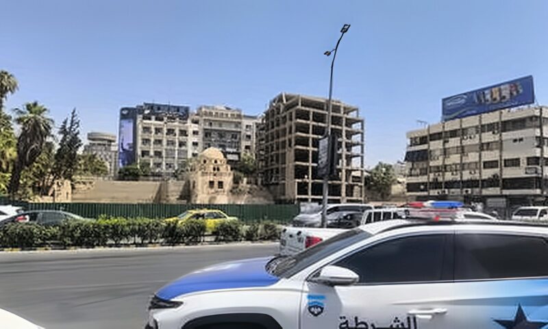 سوريا.. مداهمات وتصعيد في الصنمين.. نساء الحي في مواجهة القوى الأمنية