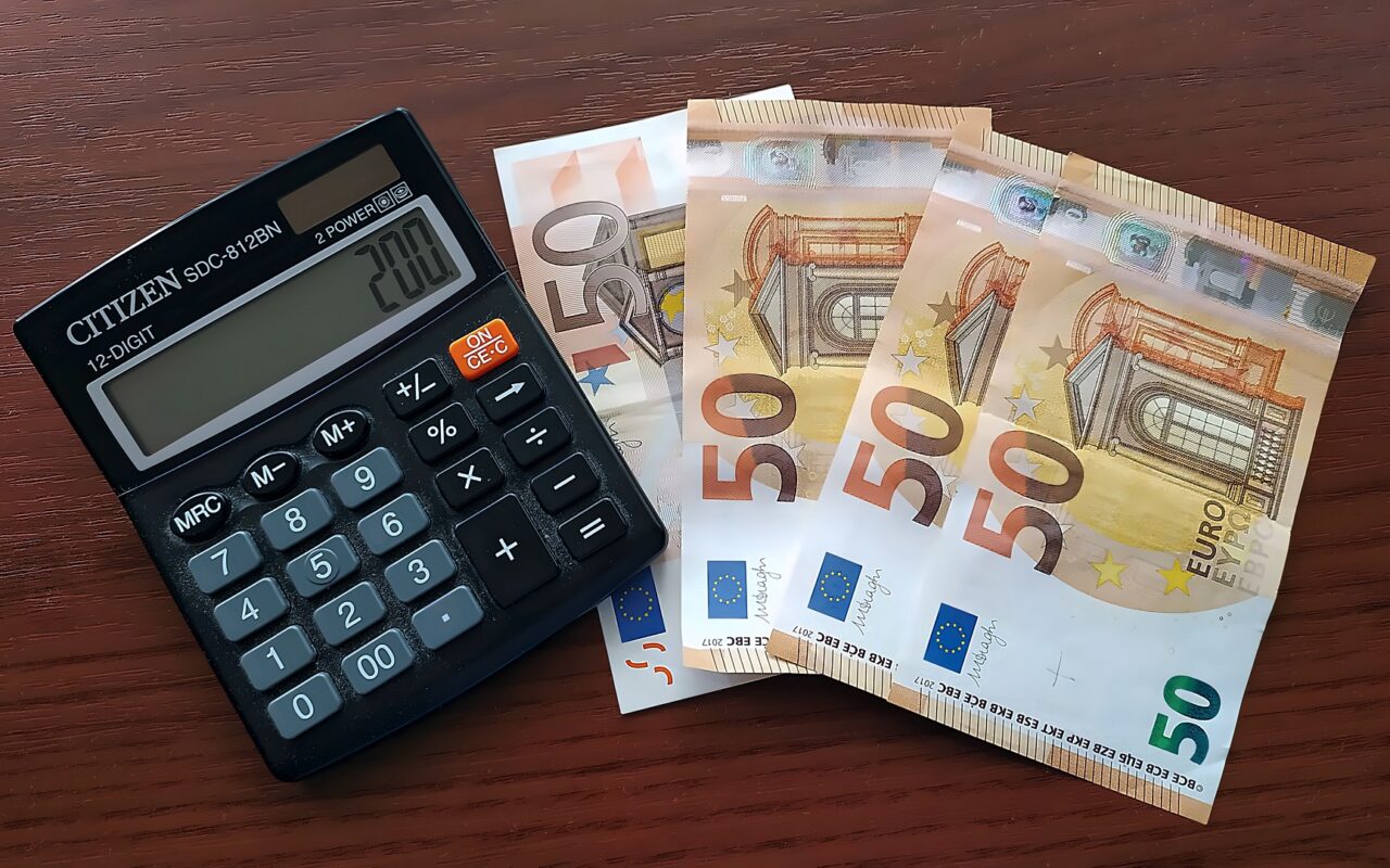 خبير “دويتشه بنك” يتساءل: هل تقف فرنسا على أعتاب أزمة سيادية أوروبية جديدة؟