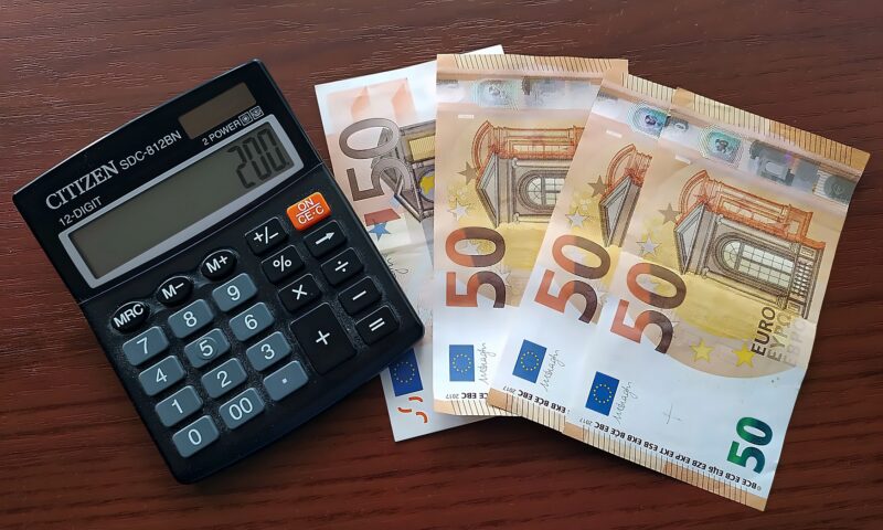 خبير “دويتشه بنك” يتساءل: هل تقف فرنسا على أعتاب أزمة سيادية أوروبية جديدة؟