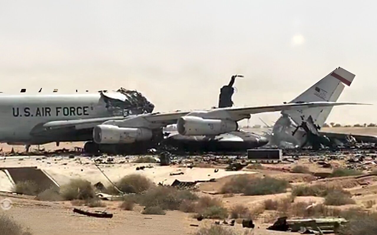 لقطات جديدة توثق حجم الدمار الذي لحق بقاعدة “بويرينغ” الأمريكية في الكويت جراء الضربات الإيرانية