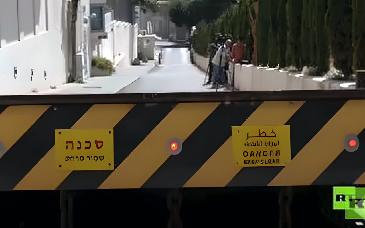 عدسة RT ترصد مبنى القنصلية البريطانية في الشيخ جراح بالقدس بعد إعلان إغلاقها