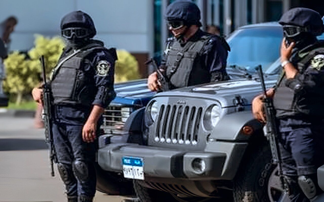 عبارات غامضة يرددها المتهم بقتل والديه في مصر