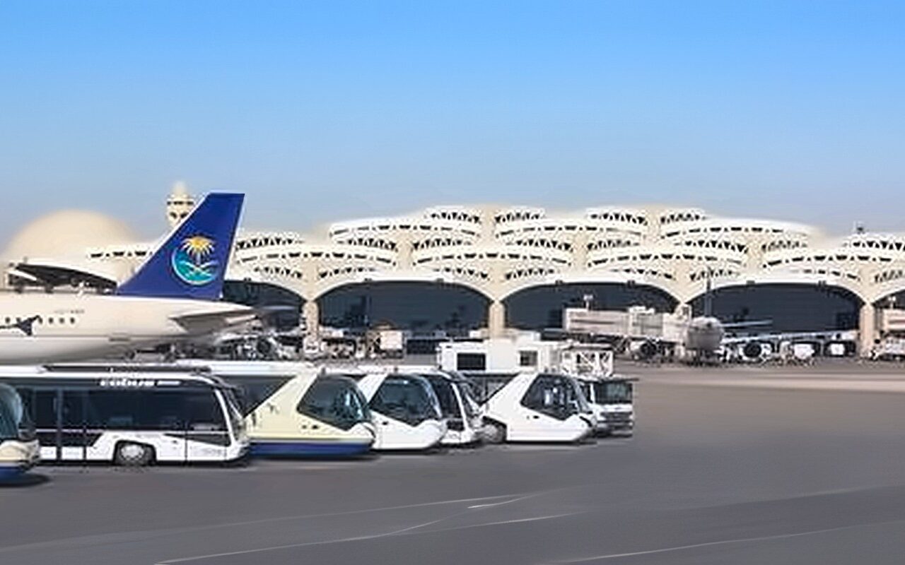 مواقف عربية ودولية متضامنة مع السعودية بعد استهداف مطار الرياض