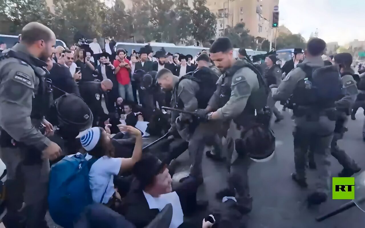 الشرطة الإسرائيلية تقمع متظاهرين حريديم مع اندلاع احتجاجات نزاع حول التجنيد العسكري