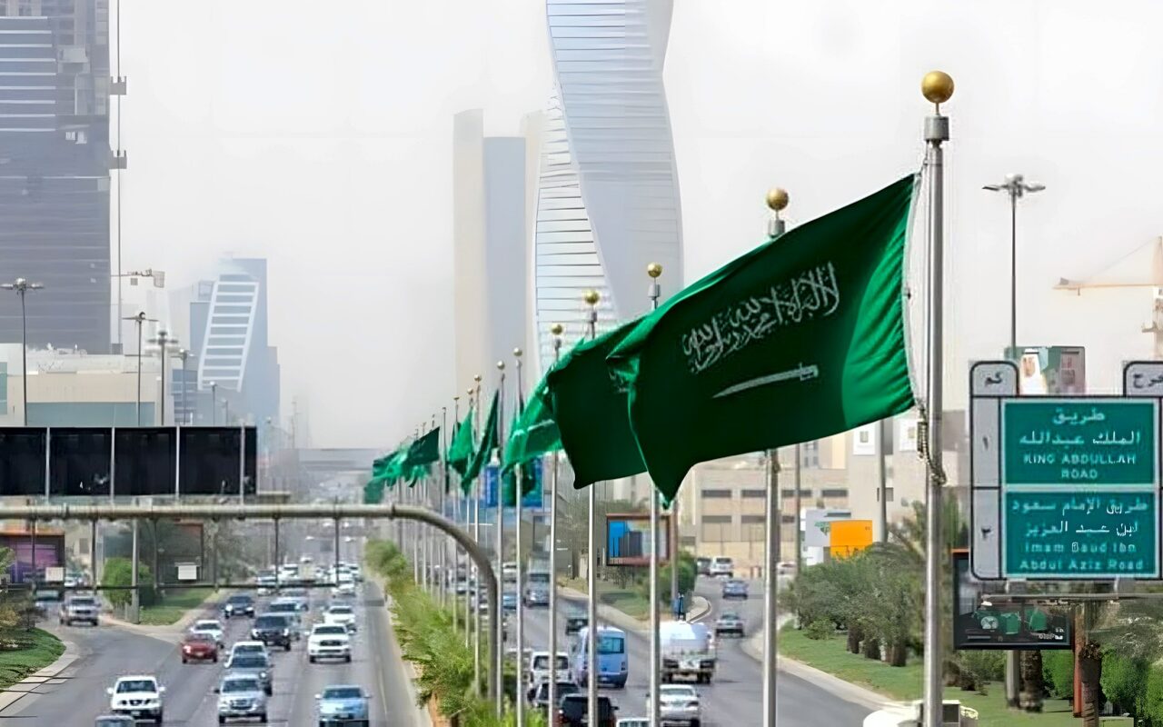 دول غربية تصدر تحذيرات عاجلة لرعاياها في الرياض