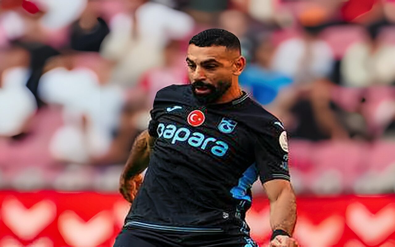 شاهد.. محمد صلاح يهدر فرصة تسجيل هدف