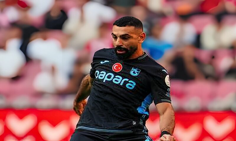 شاهد.. محمد صلاح يهدر فرصة تسجيل هدف