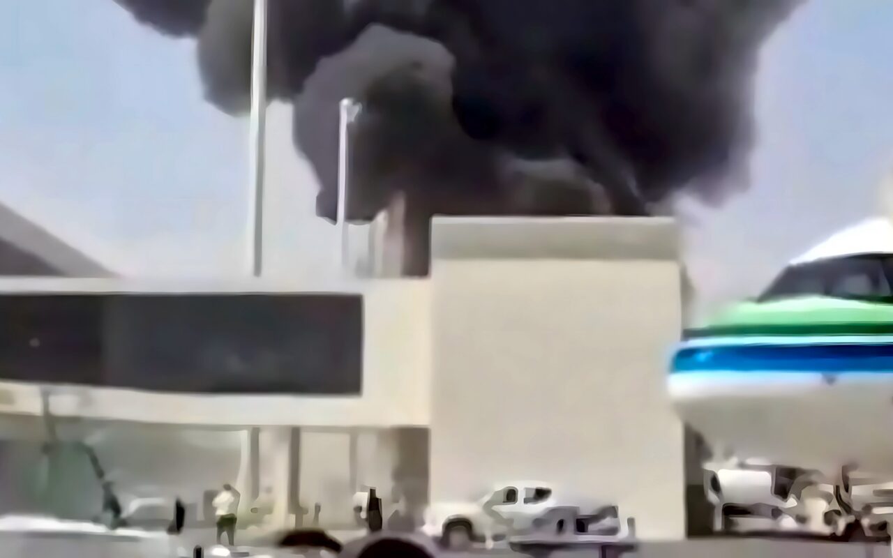 التحالف: هجوم الحوثيين على مطار الملك خالد جريمة حرب مكتملة الأركان
