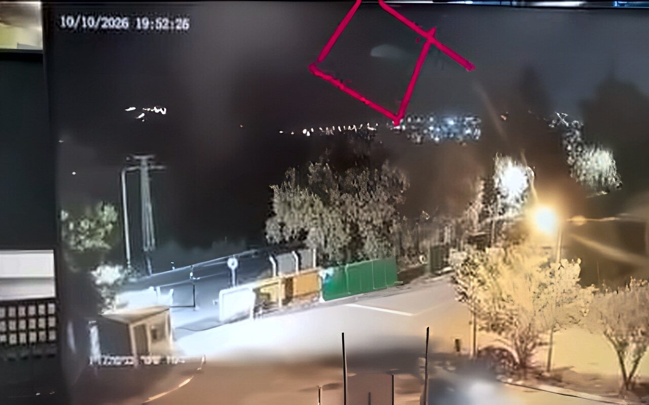 “وراءه ذيل شبيه بالبخار”.. توثيق للجسم الطائر المجهول في إسرائيل مع استمرار الغموض والتوتر