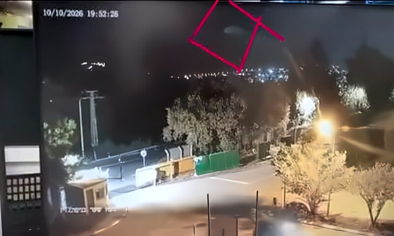“وراءه ذيل شبيه بالبخار”.. توثيق للجسم الطائر المجهول في إسرائيل مع استمرار الغموض والتوتر