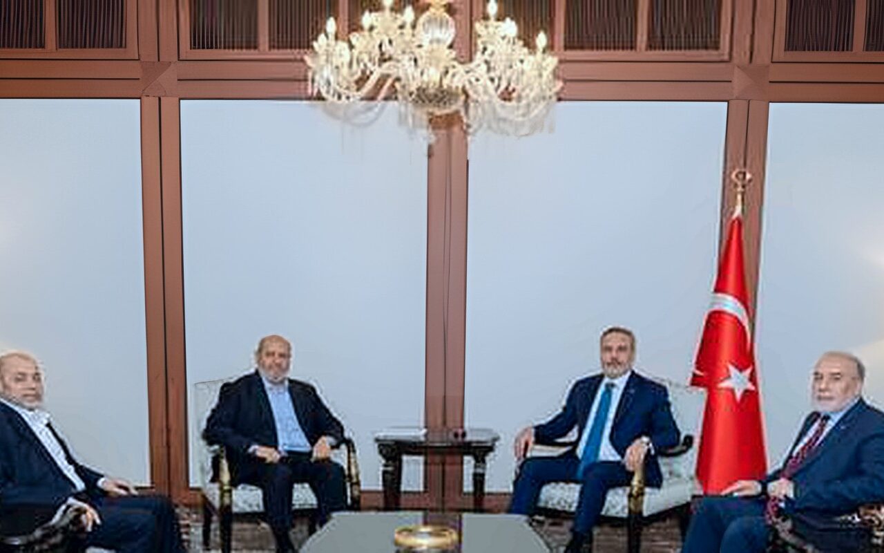 وزير الدفاع الإسرائيلي يهاجم أردوغان ويهدد خليل الحية: سيأتي دوره وسيلحق بهنية