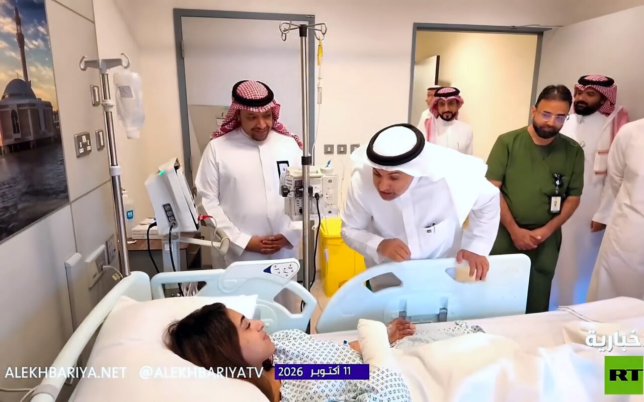 وزير الصحة السعودي يزور مصابي هجوم المطار في مستشفيات الرياض