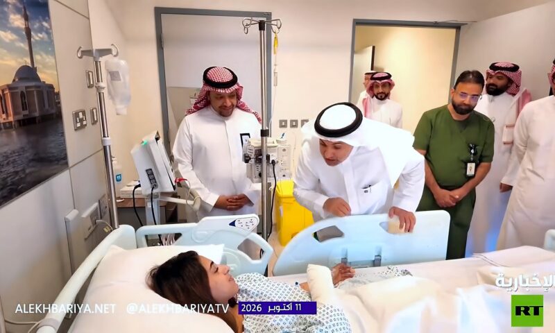 وزير الصحة السعودي يزور مصابي هجوم المطار في مستشفيات الرياض