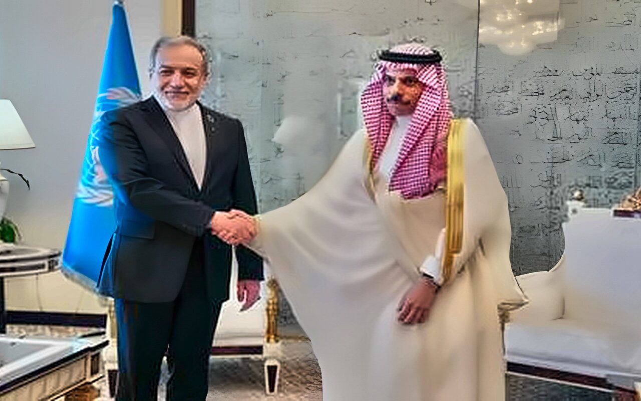 وزيرا خارجية السعودية وإيران يبحثان التطورات الإقليمية وجهود خفض التصعيد