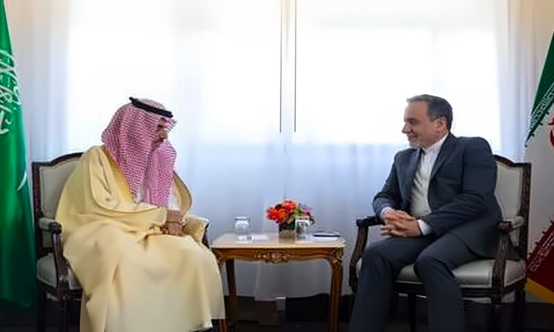 عراقجي يكشف تفاصيل اتصاله مع بن فرحان ويعرض وساطة إيران بين السعودية والحوثيين