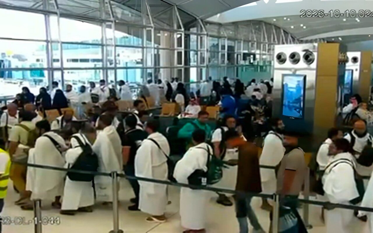 لقطات للهجوم الذي استهدف مطار الرياض السبت الماضي وأسفر عن مقتل 12 شخصا