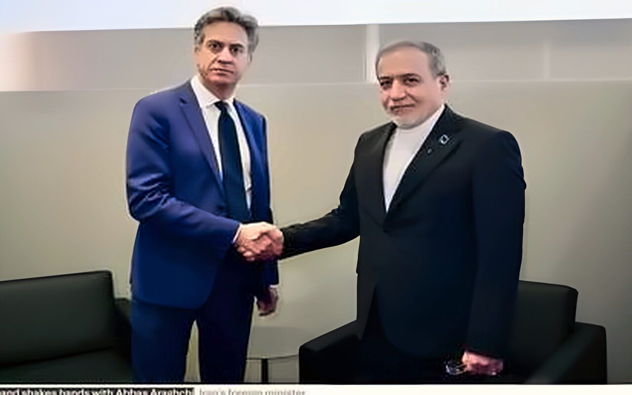وزير الخارجية البريطاني في مأزق بسبب مصافحته لنظيره الإيراني في نيويورك