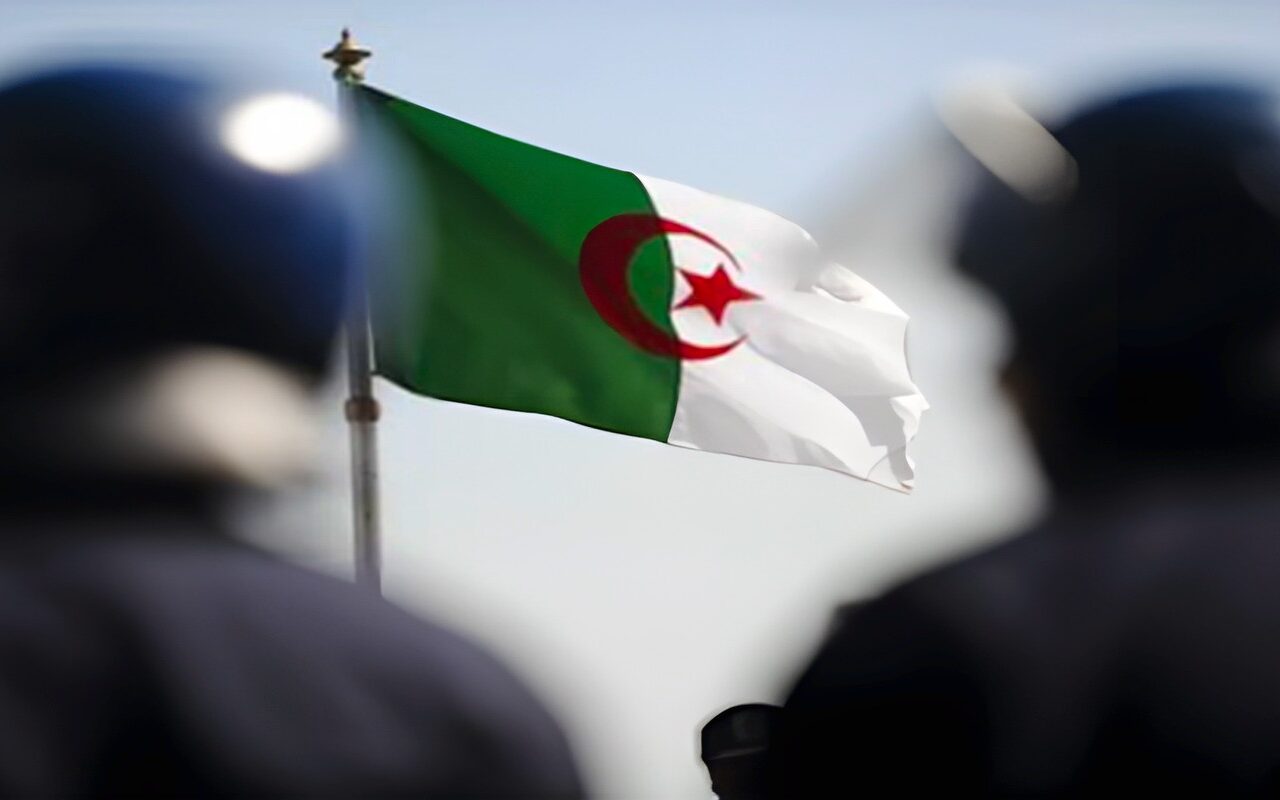 الجزائر.. كشف مخطط تخريبي وتوقيف 61 مغربيا بينهم عسكري سابق