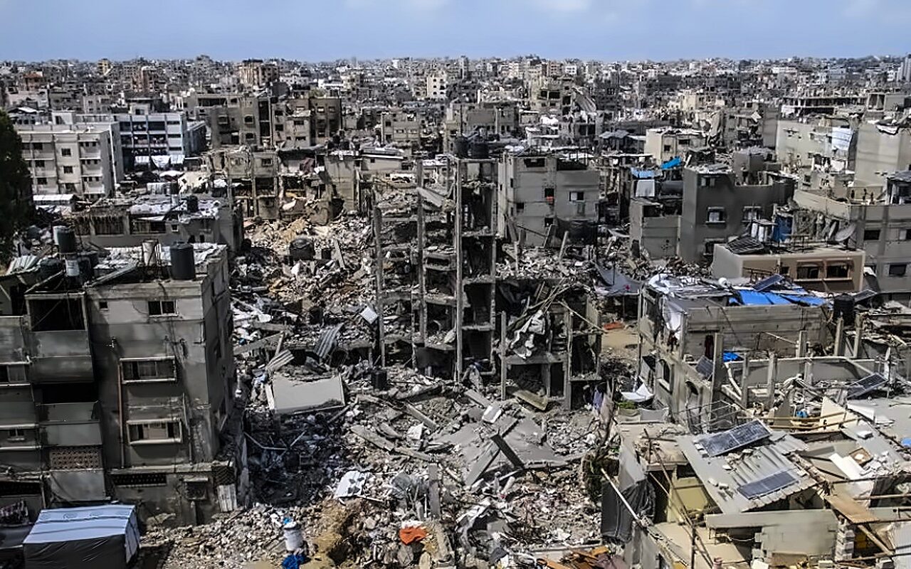 مسؤول في الأونروا: غزة تتحول إلى مكان يستحيل للبشر العيش فيه