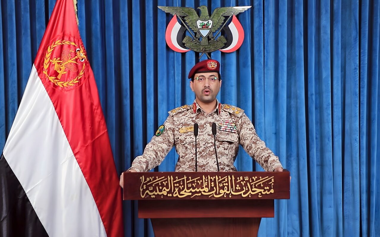 الحوثيون يعلنون استهداف مطار الملك خالد بالرياض مجددا وقاعدة خميس مشيط