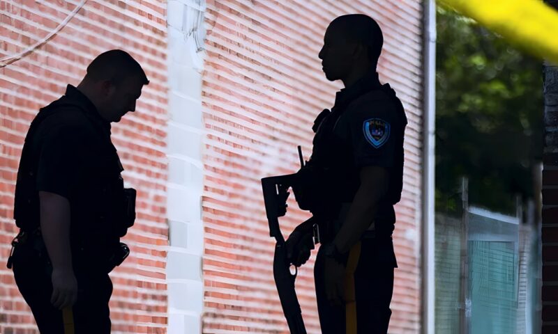 احتجاز الممثلة سلمى بلير في نيويورك بعد اتهامها بالاعتداء على طاقم طائرة لدلتا