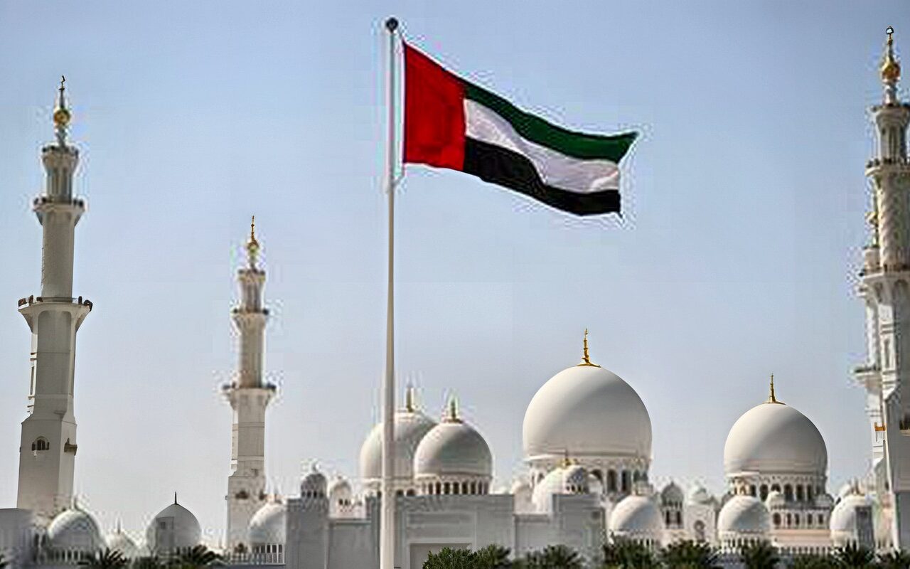 مسؤول إماراتي يحذّر من محاولات زرع الفتنة بين السعوديين والإماراتيين