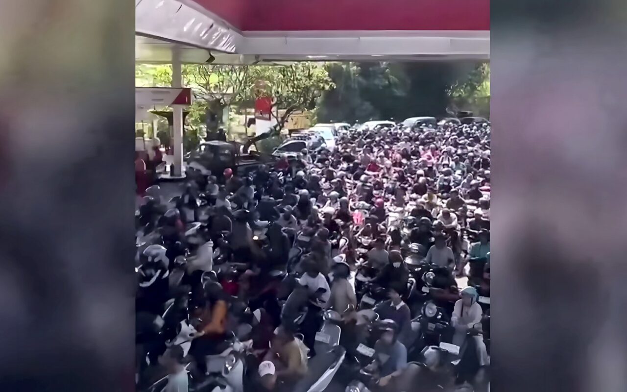 إندونيسيا.. نقص الوقود يشل محطات في جزيرة بالي السياحية