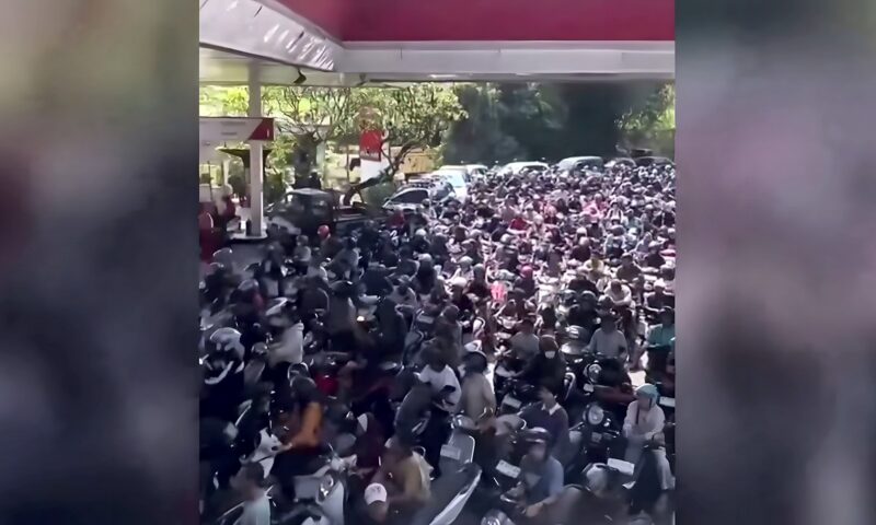 إندونيسيا.. نقص الوقود يشل محطات في جزيرة بالي السياحية